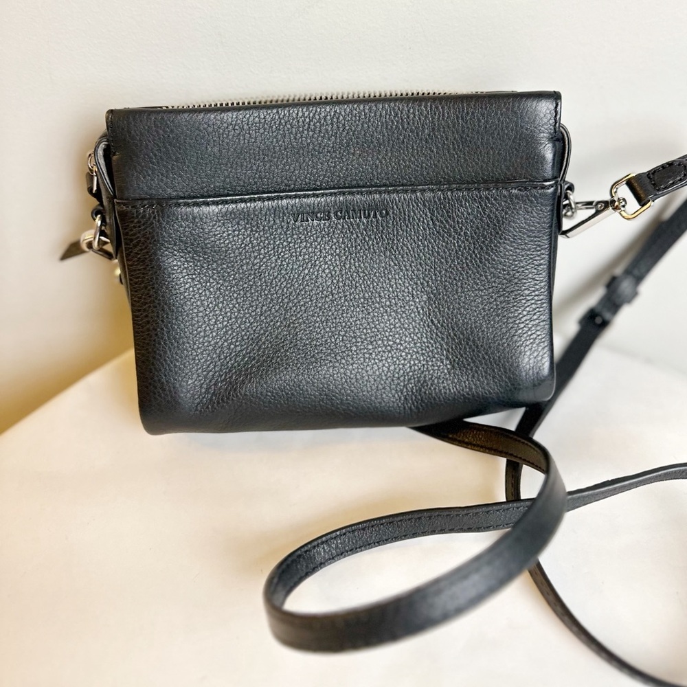 Vintage VINCE CAMUTO Aina Navy Pebbled Leather Crossbody Clutch Bag